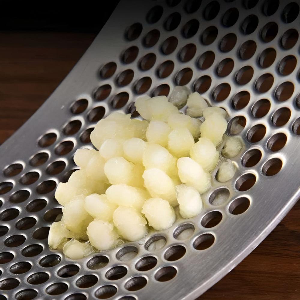 Crush Garlic Squeezer — size and scale reference