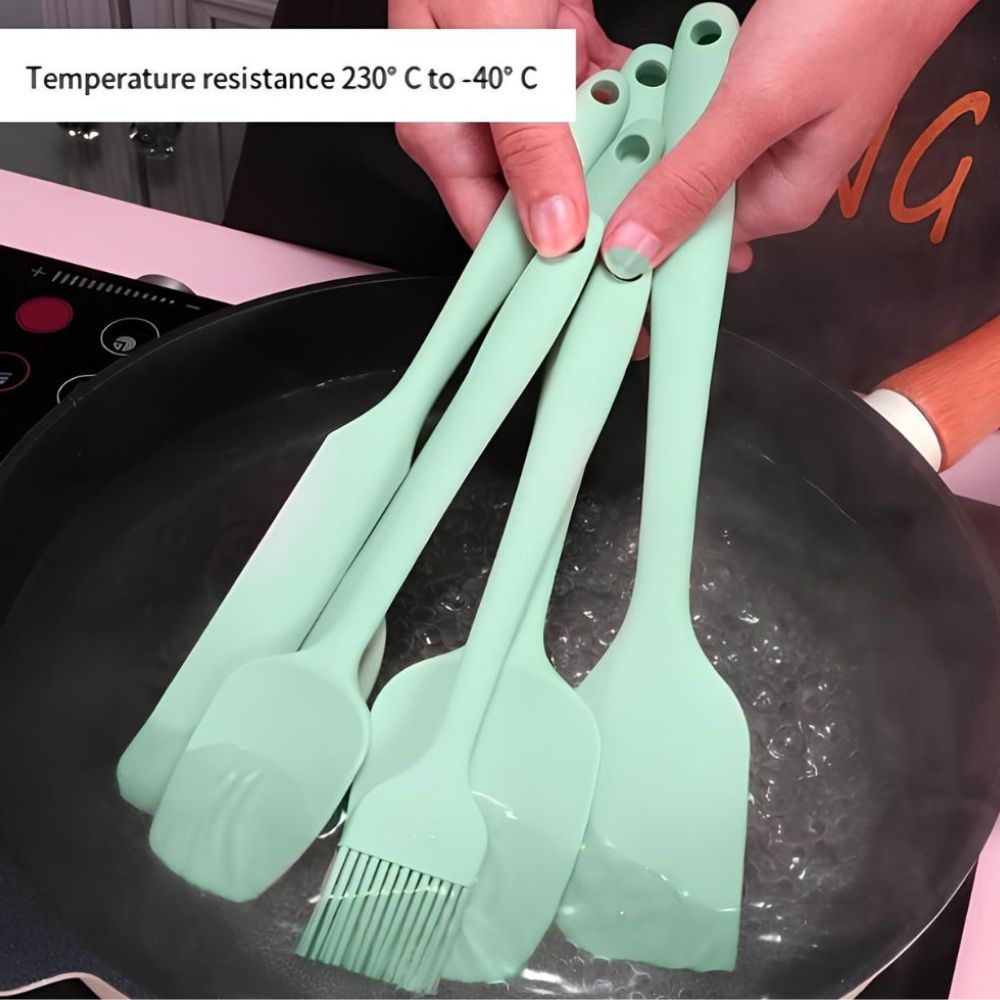 Flexible Silicone Spatula Set — size and scale reference