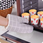 Heatproof Grid Pattern Kitchen Mitts — product close-up