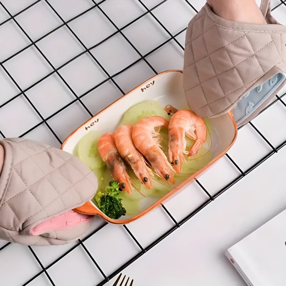 Silicone Quilted Heatproof Kitchen Mitts — size and scale reference