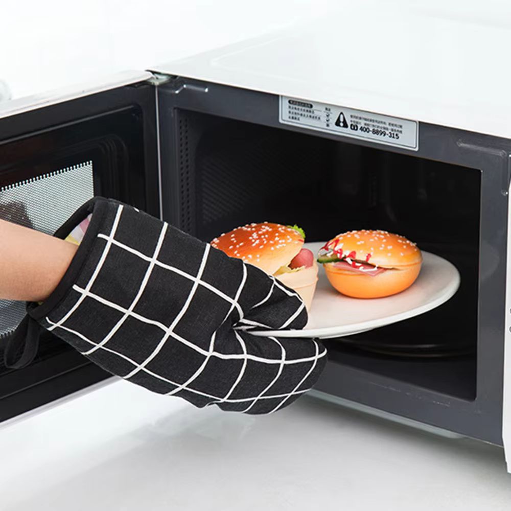 Heatproof Grid Pattern Kitchen Mitts — product detail view