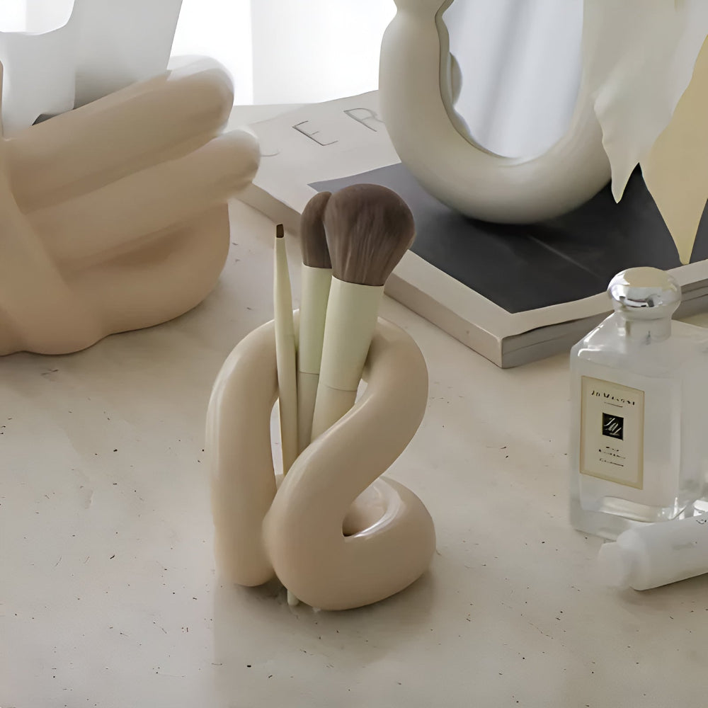 Nordic Knot Ceramic Holder — material texture close-up