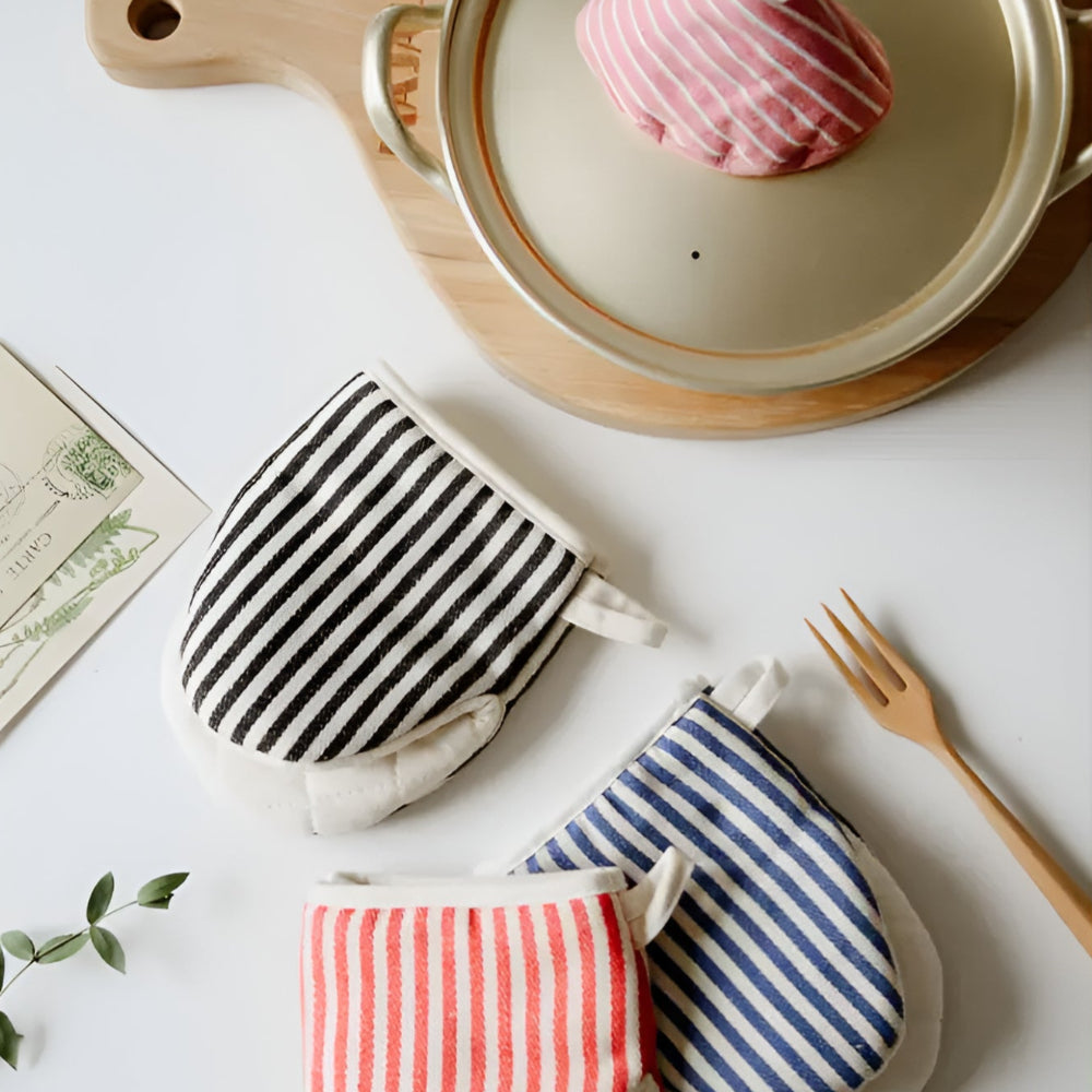 Striped Heat-Resistant Kitchen Mitts — product detail view