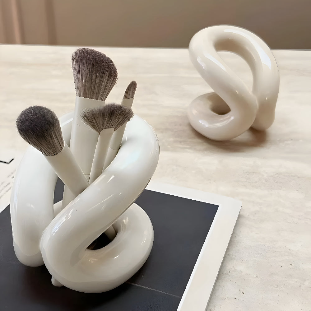 Nordic Knot Ceramic Holder — main product photo
