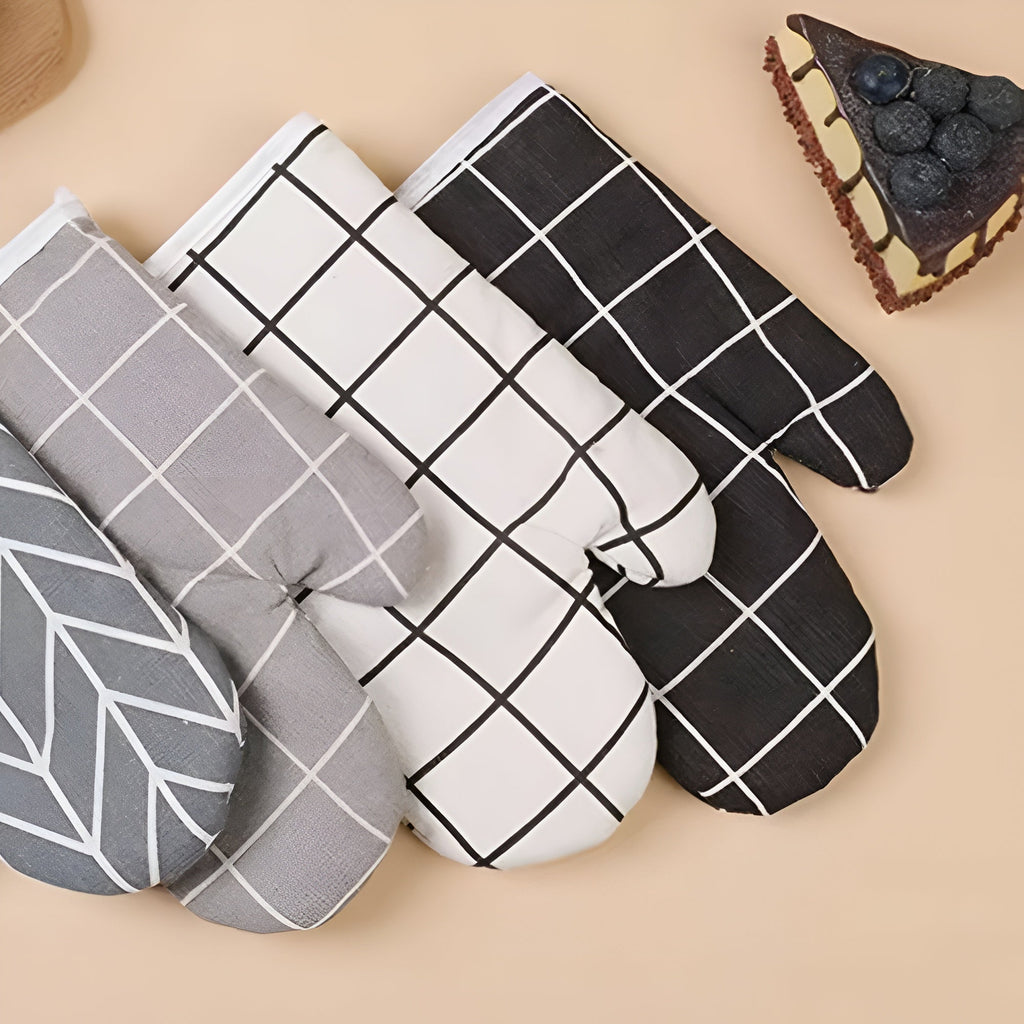 Heatproof Grid Pattern Kitchen Mitts — additional view
