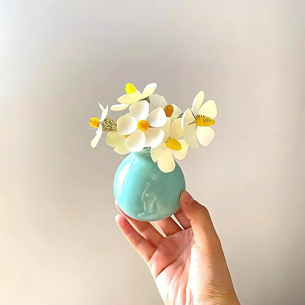 Puffy Pout Vase — product feature detail