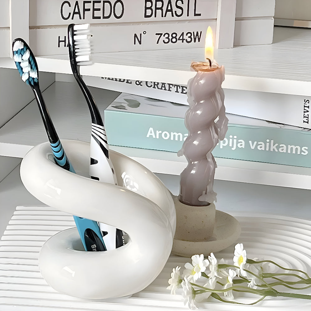 Nordic Knot Ceramic Holder — product close-up