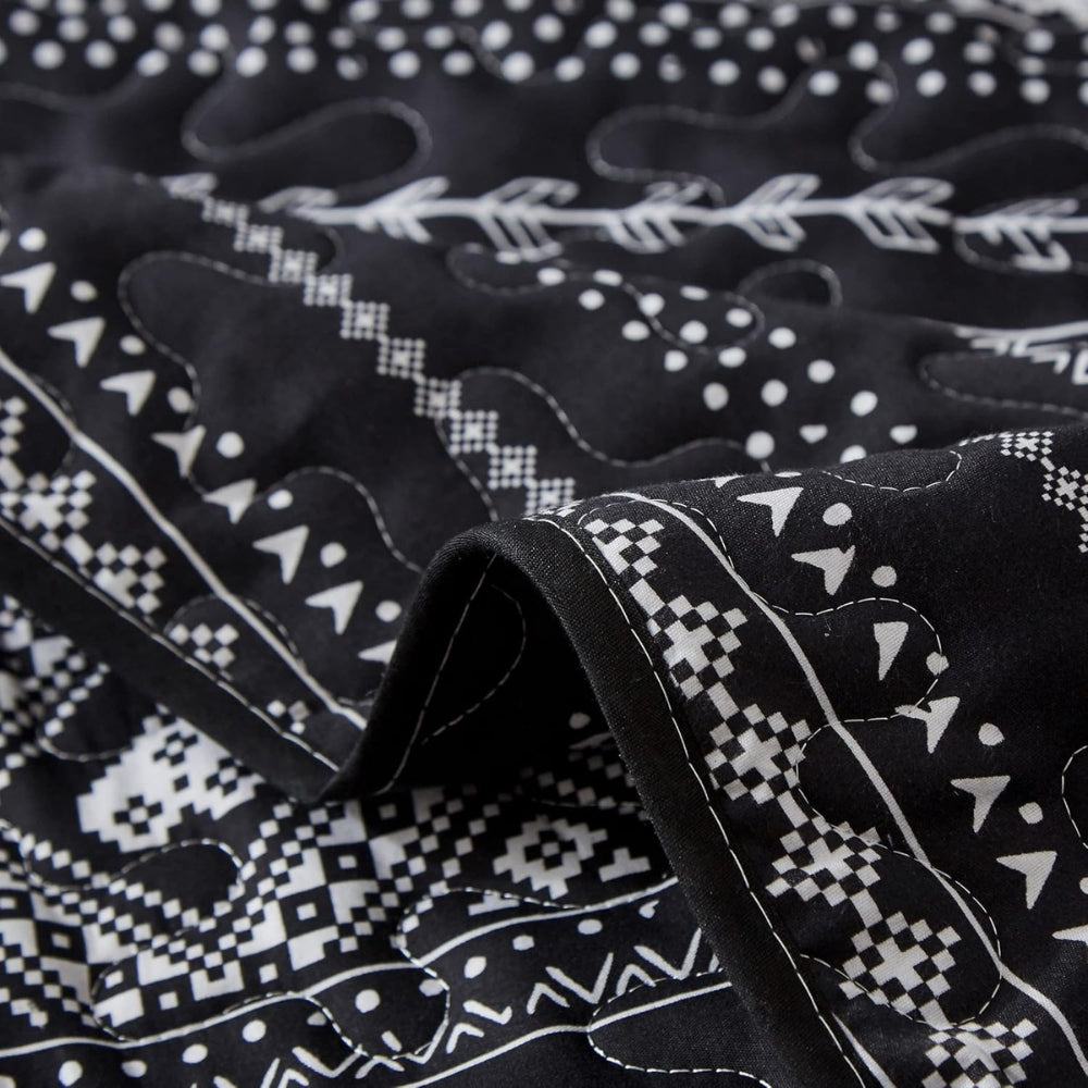 Avenzo Modern Boho Style Bedding Set — product in use
