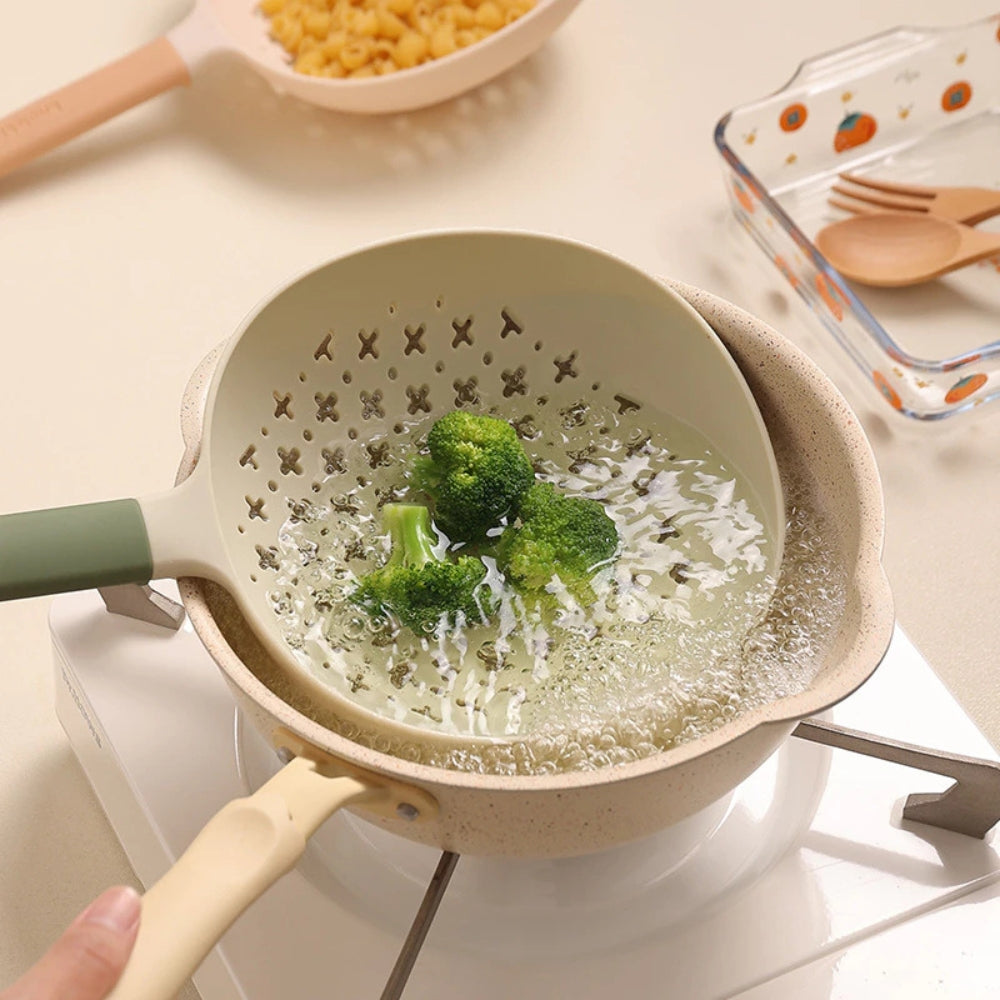 Heat-Resistant Plastic Colander Strainer — product in use