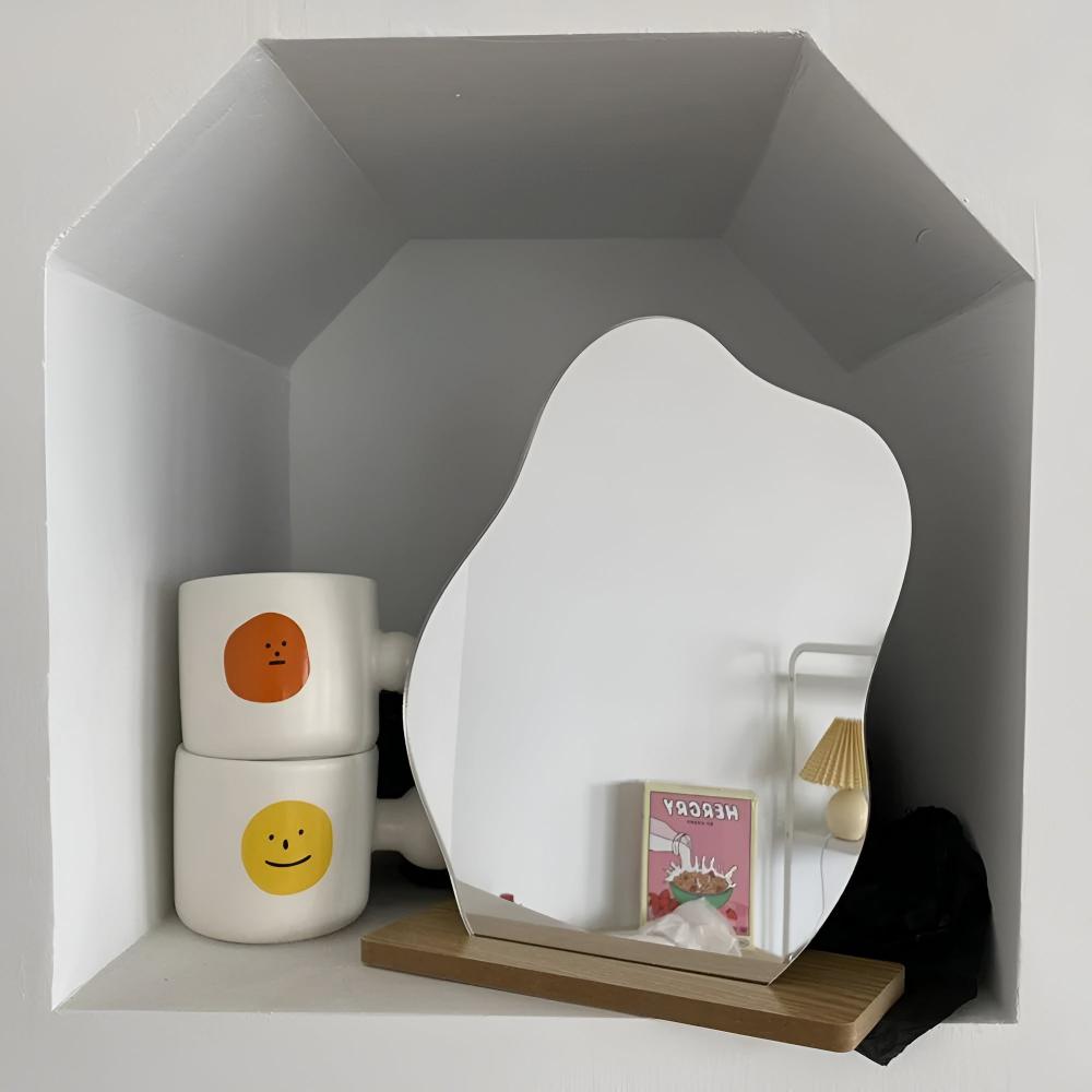 Chic Curves Mirror — product in use