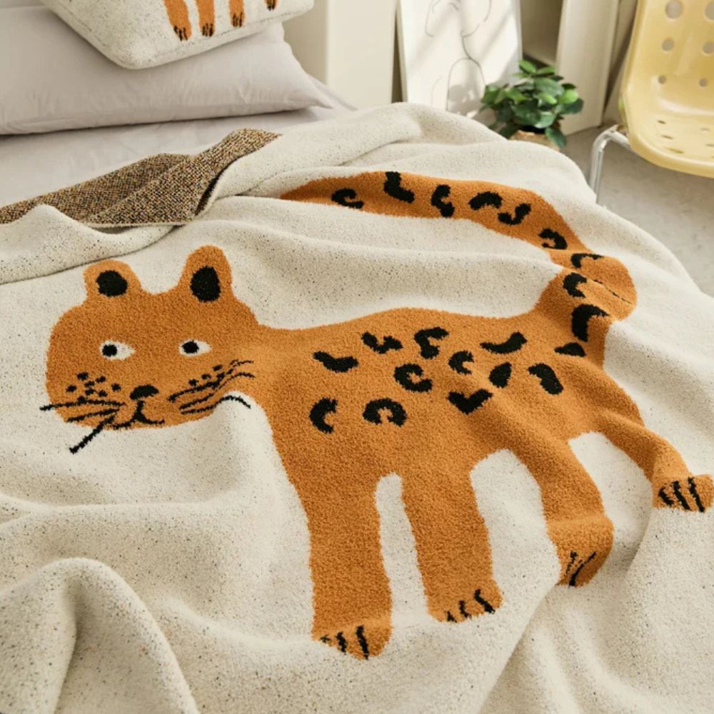 Wild Paws Cosy Blanket — additional view