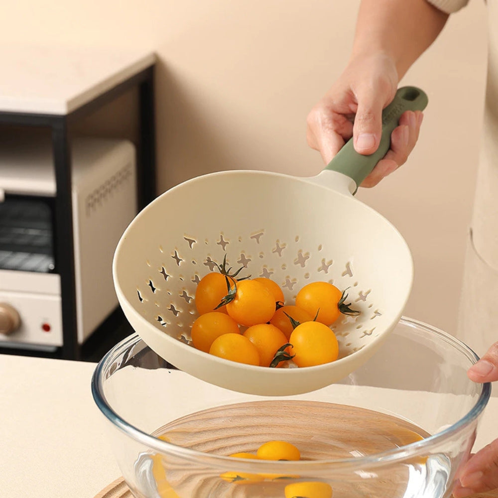 Heat-Resistant Plastic Colander Strainer — product close-up