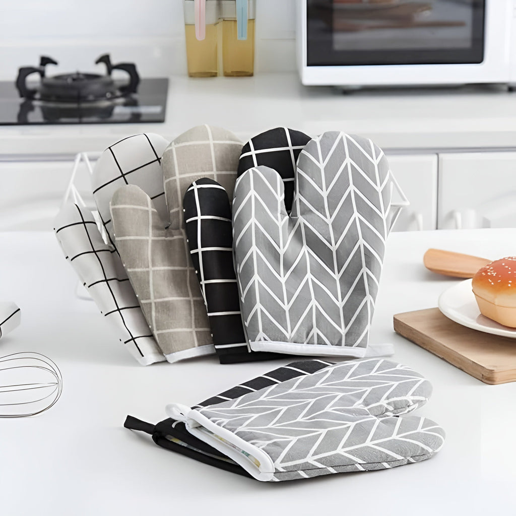 Heatproof Grid Pattern Kitchen Mitts — product in use