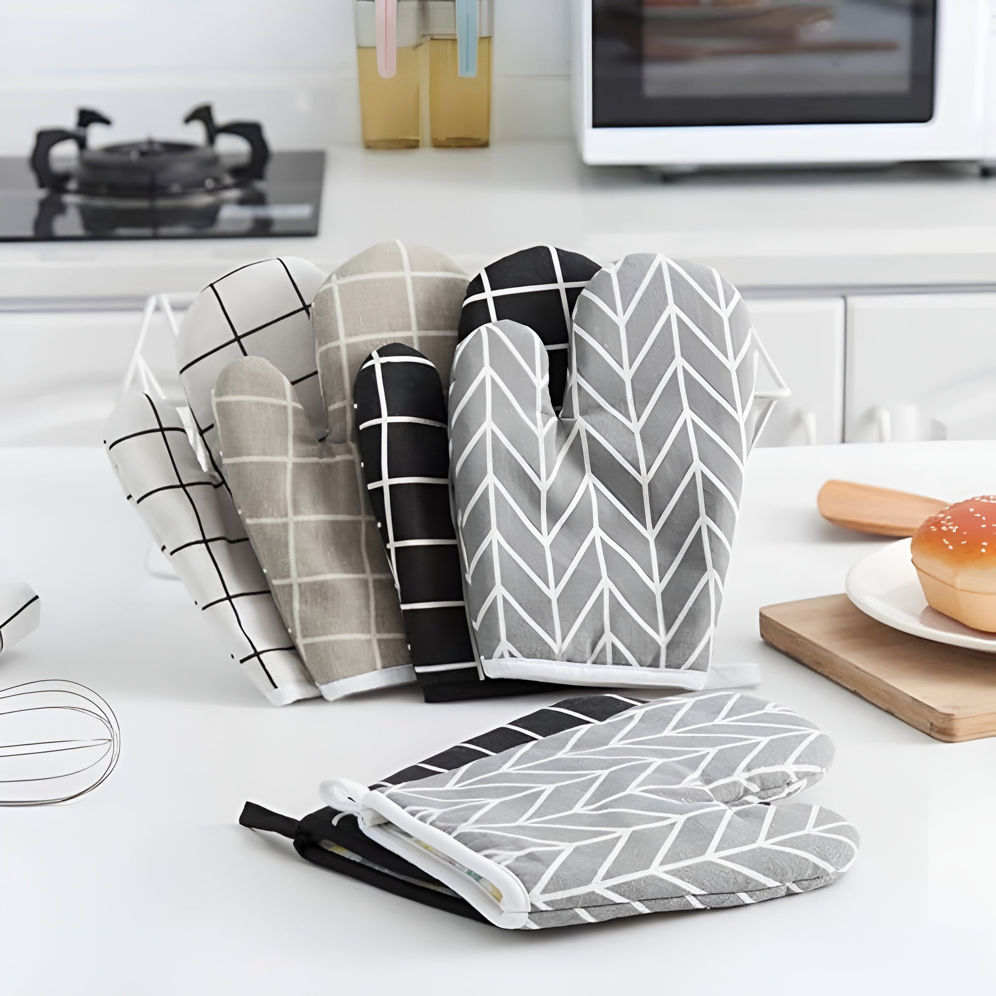 Heatproof Grid Pattern Kitchen Mitts — product in use