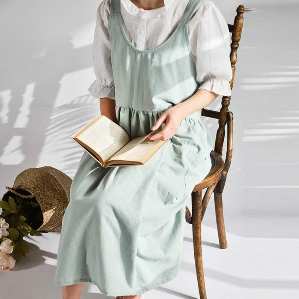 Cross-Back Apron With Pockets — product close-up