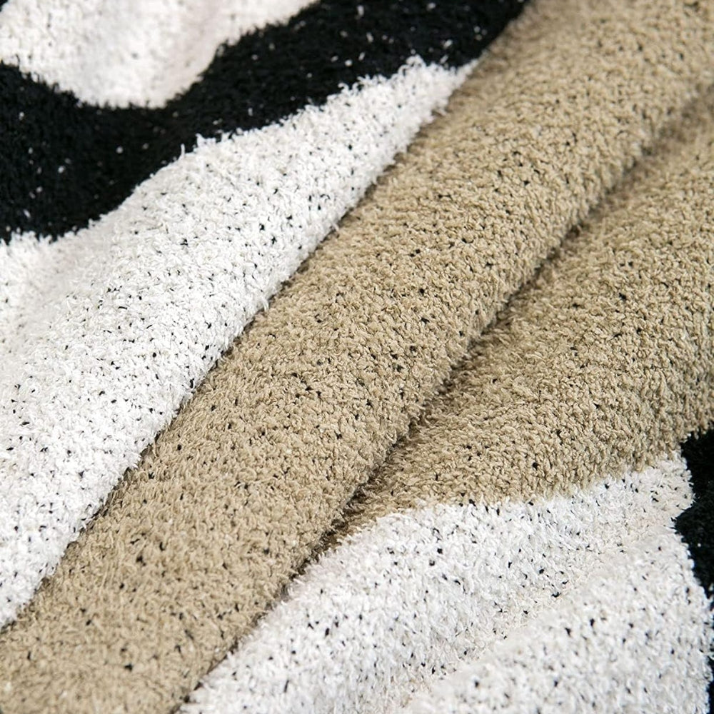 Onyx Cosy All-Season Travel Bed Blanket — product feature detail