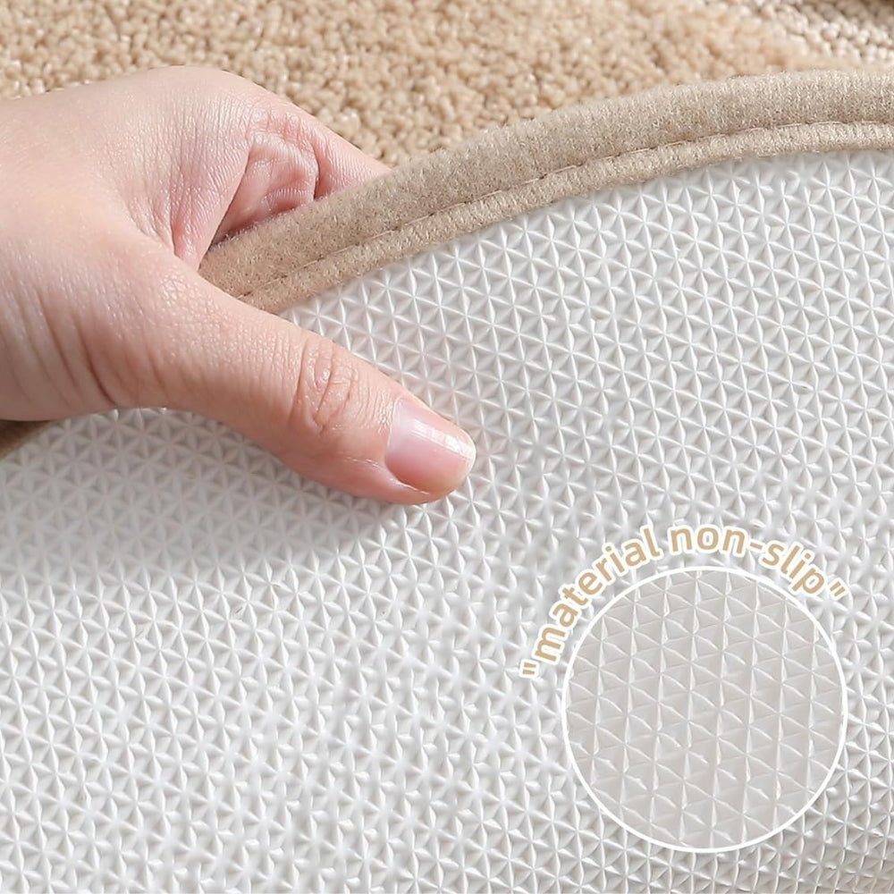 Snug Step Oval Bath Mat — product close-up