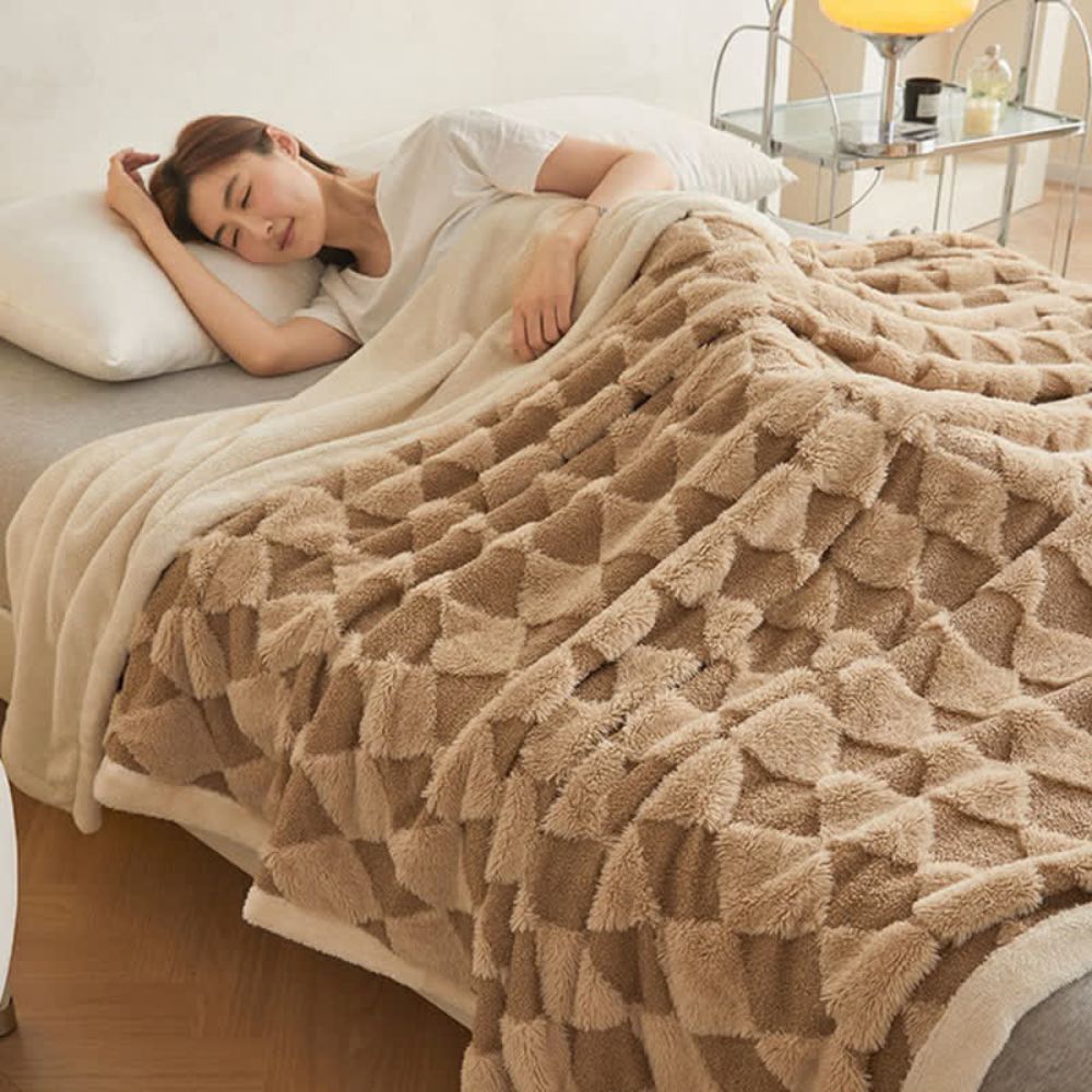 Soft Diamond Pattern Comfort Blanket — additional view