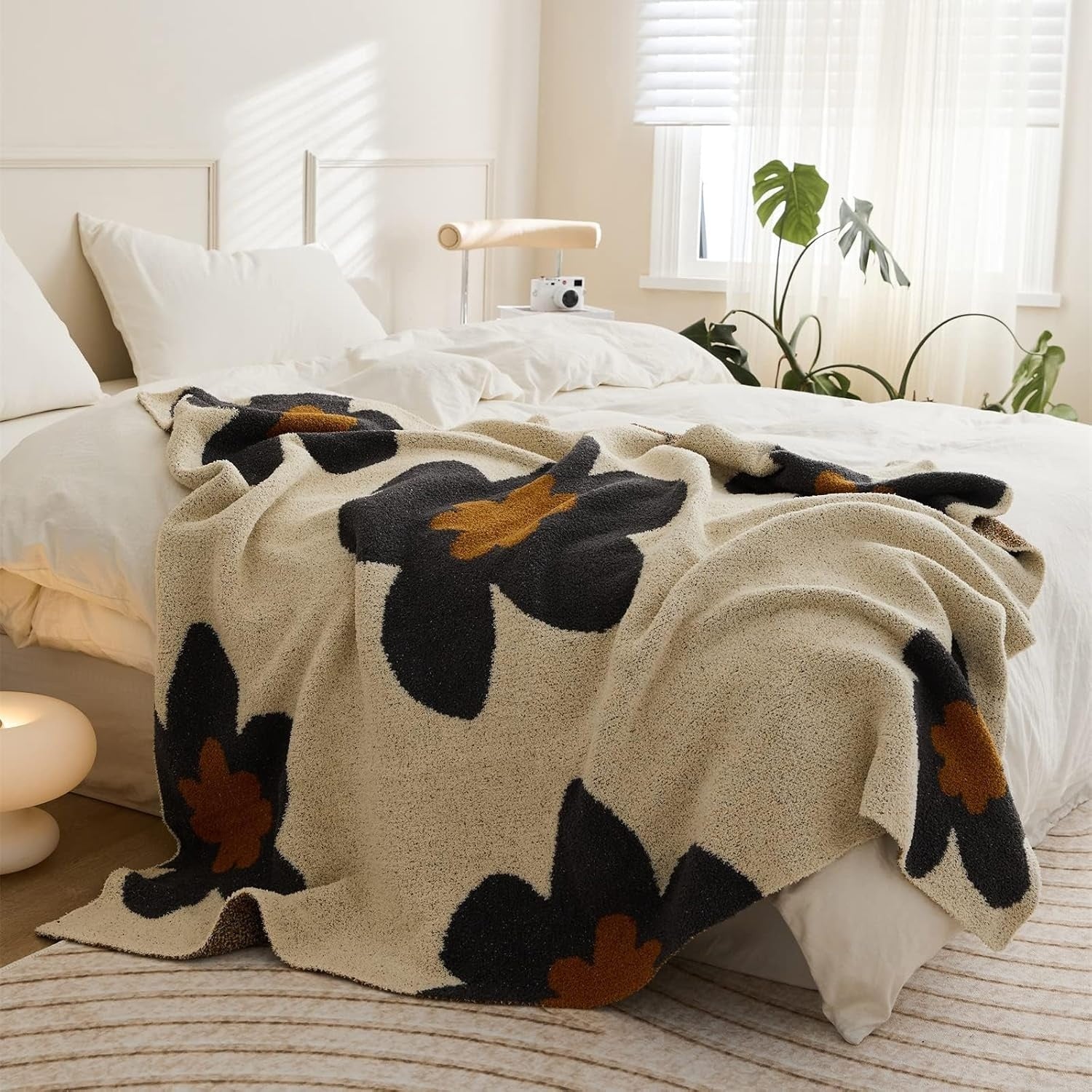 Aurora Bloom | Floral Knitted Blanket — product close-up