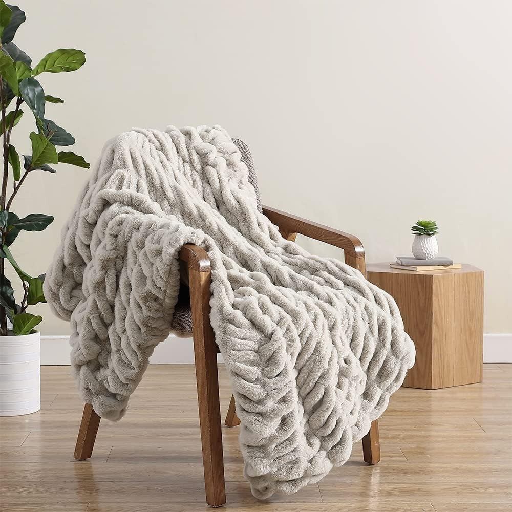 Chic Casa Faux Fur Blanket™️ — product detail view