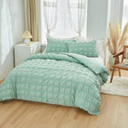 Summer Breeze Lightweight Quilt — product close-up