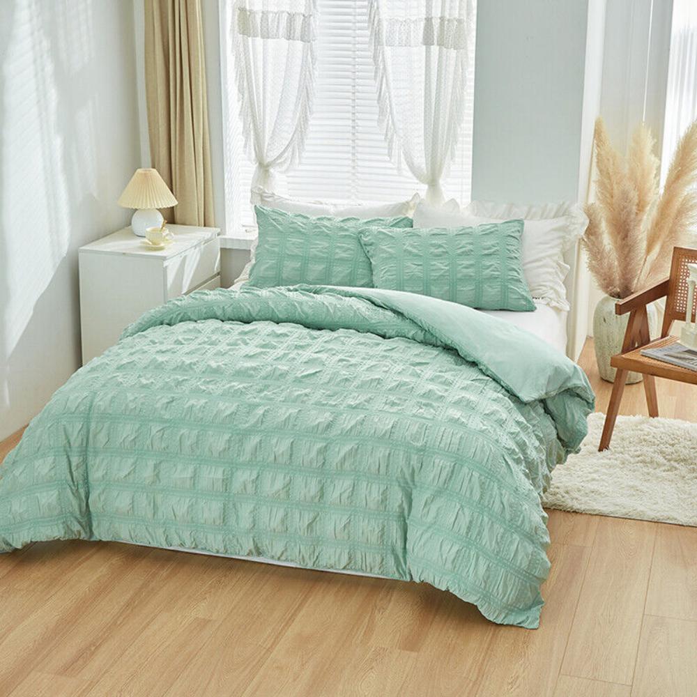 Summer Breeze Lightweight Quilt — product close-up